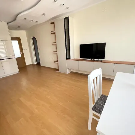 2br Garden Bay וארנה