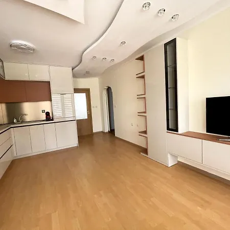 2br Garden Bay וארנה