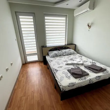 2br Garden Bay *
