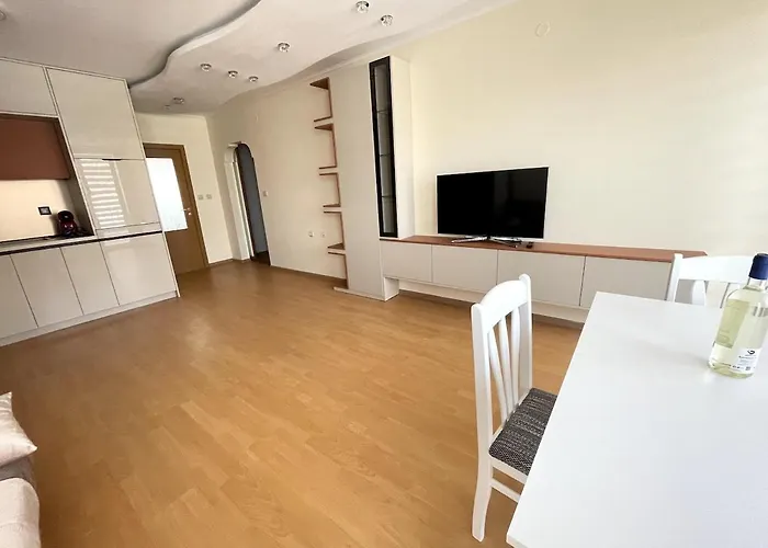 2br Garden Bay Varna